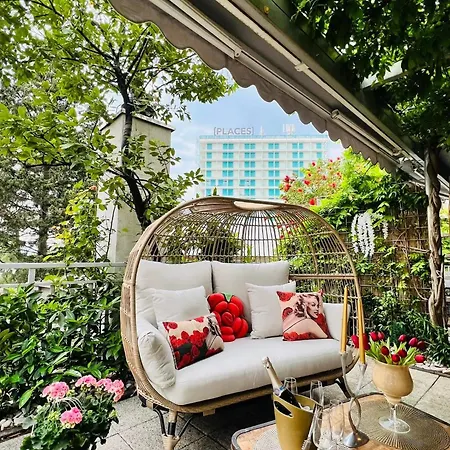 Beachfront With Wonderful Large Terrace Apartman