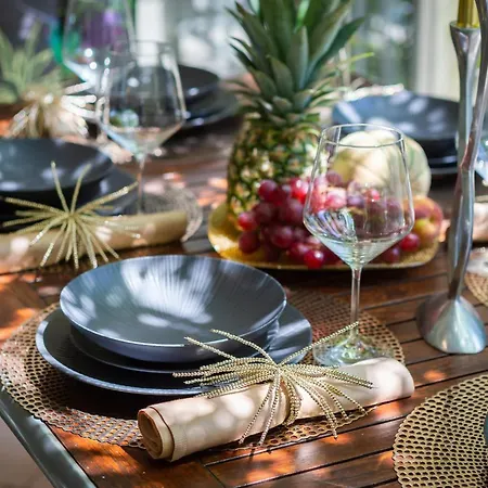 Beachfront With Wonderful Large Terrace Appartement *