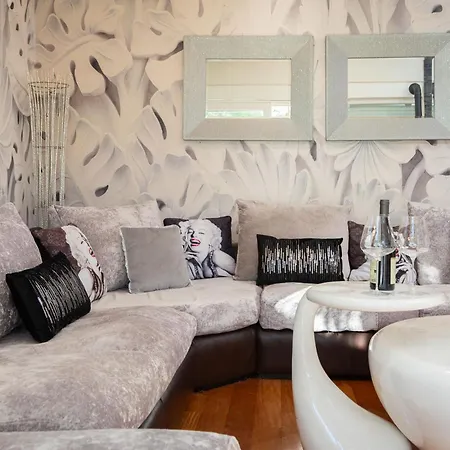 Beachfront With Wonderful Large Terrace Makarska