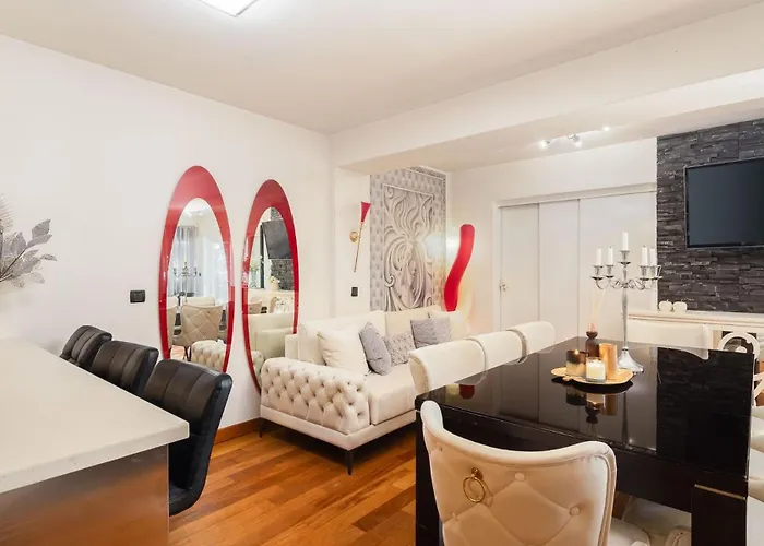 Apartament Beachfront With Wonderful Large Terrace Makarska