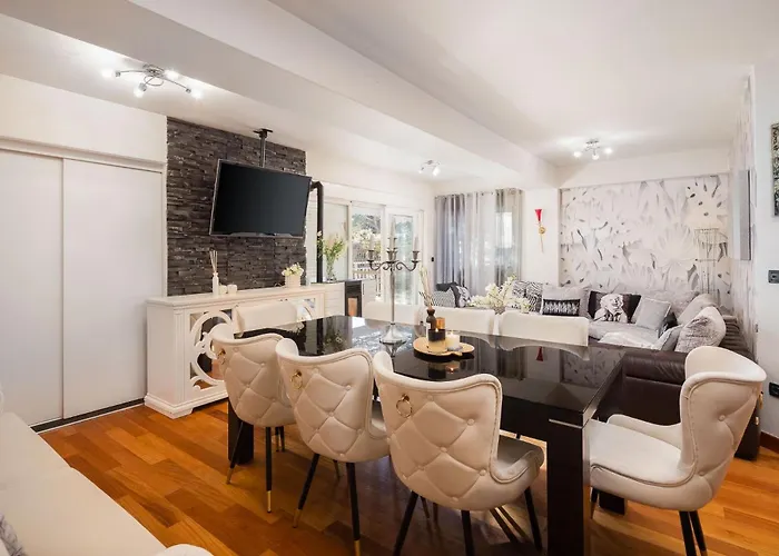 Beachfront With Wonderful Large Terrace Makarska