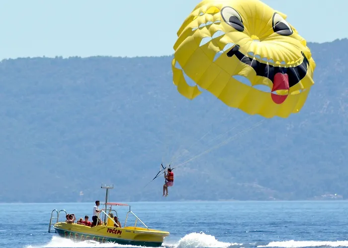 Beachfront With Wonderful Large Terrace * Makarska