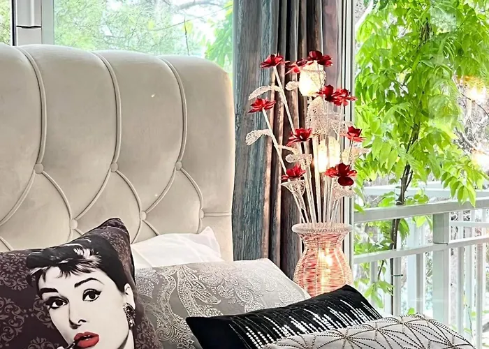 Beachfront With Wonderful Large Terrace Apartament