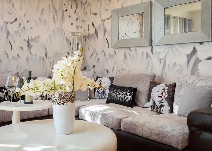 Beachfront With Wonderful Large Terrace * Makarska