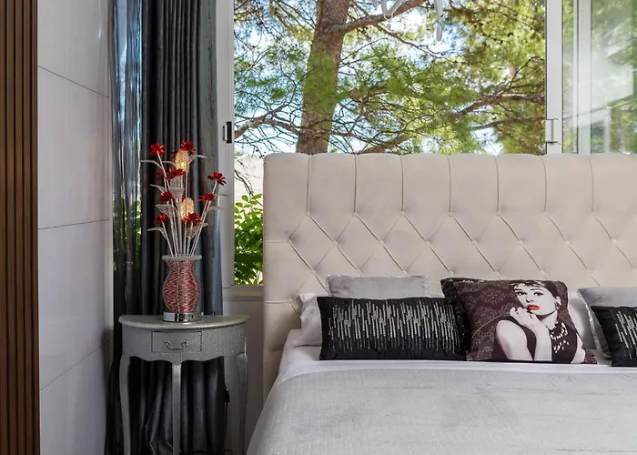 Beachfront With Wonderful Large Terrace Makarska