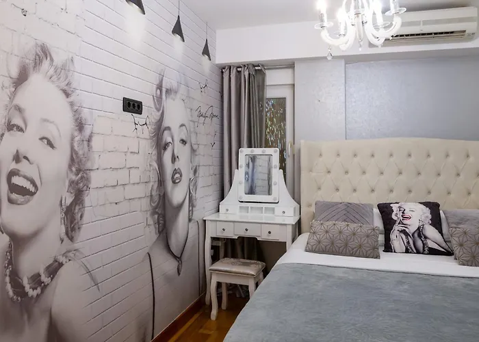 Beachfront With Wonderful Large Terrace Apartament Makarska