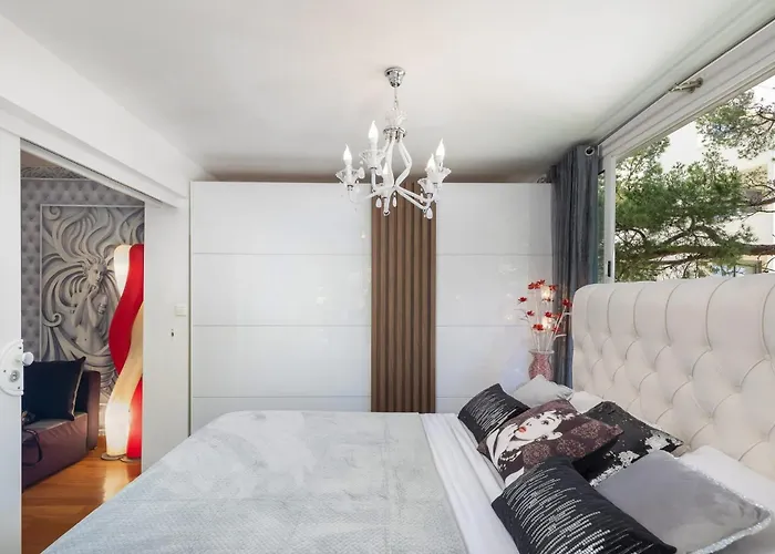 Beachfront With Wonderful Large Terrace * Makarska