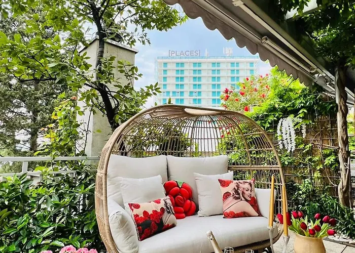 Beachfront With Wonderful Large Terrace Apartament