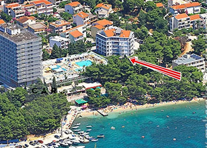 Beachfront With Wonderful Large Terrace Makarska