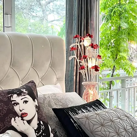 Beachfront With Wonderful Large Terrace Apartamento