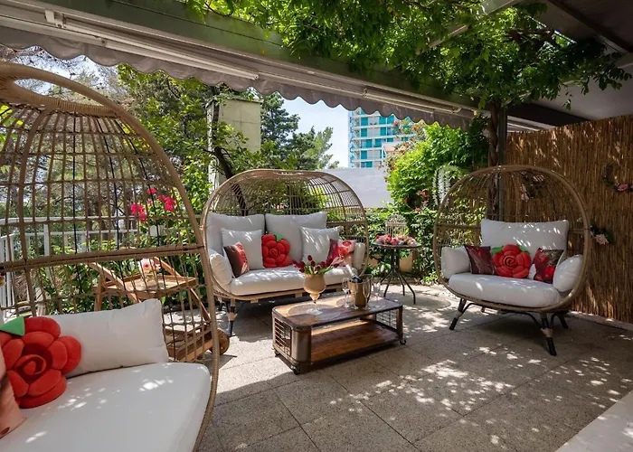 Beachfront With Wonderful Large Terrace Apartment Makarska