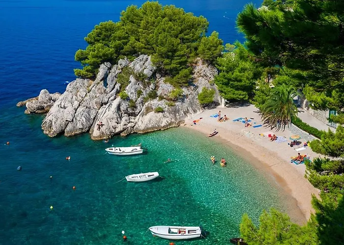 Beachfront With Wonderful Large Terrace Apartment Makarska