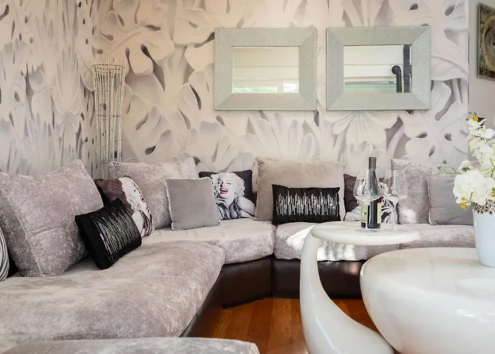 Beachfront With Wonderful Large Terrace Makarska